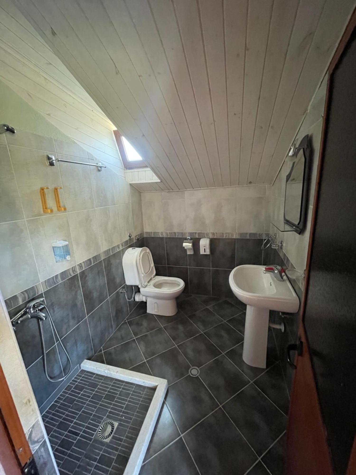 Lura Hotel Fushe-Lure Dış mekan fotoğraf